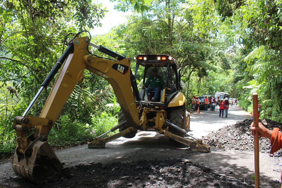 Maquinaria pesada en la ejecución de obras.