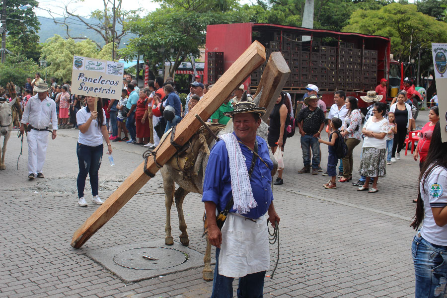 DESFILE INAUGURAL FIESTAS DEL CAMPESINO Y LA MADERA SAN LUIS 2018