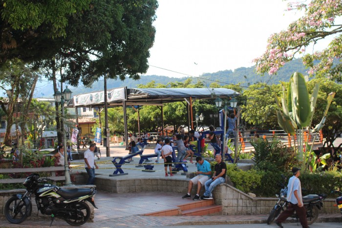 Estrenando gimnasio en el parque de San Luis Antioquia