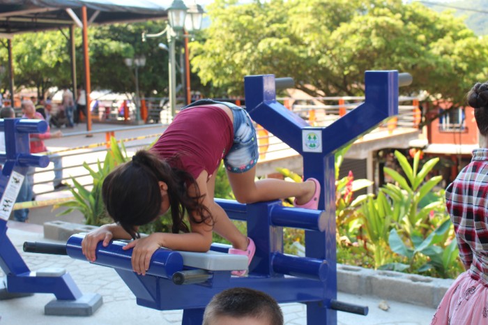 Estrenando gimnasio en el parque de San Luis Antioquia