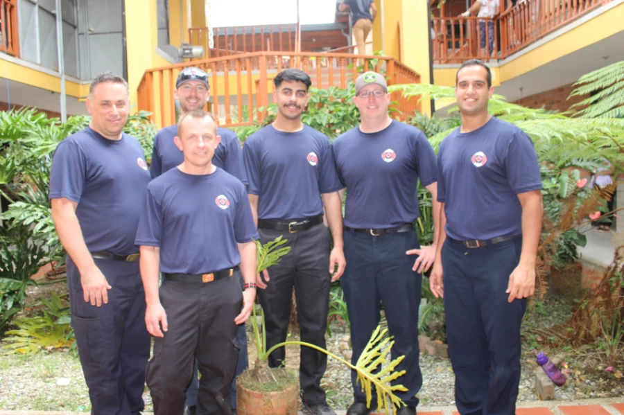Equipo de Bomberos Canadienses.