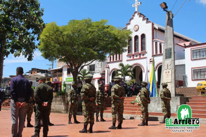 Reconocimiento a nuestro Ejercito Nacional en sus 201 años de existencia