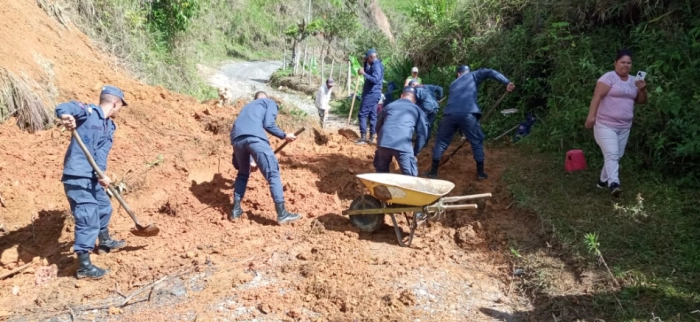 El Batallon de Desminado Capacita a la Comunidad y Recupera la Movilidad de San Luis