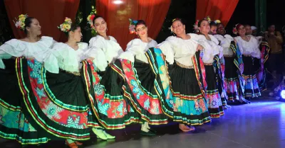 DÍA DEL IDIOMA Y LA DANZA