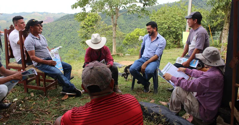NUESTRO MEDIO DE COMUNICACIÓN ACOMPAÑANDO AL SEÑOR ALCALDE EN SU VISITA A LA VEREDA EL PALACIO