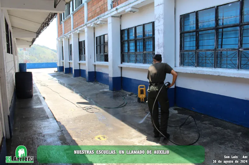 La Policía tambien se unio a la causa.