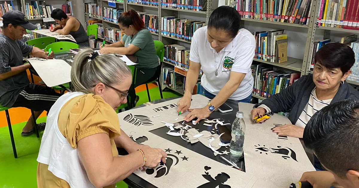 Taller de Faroles Navideños