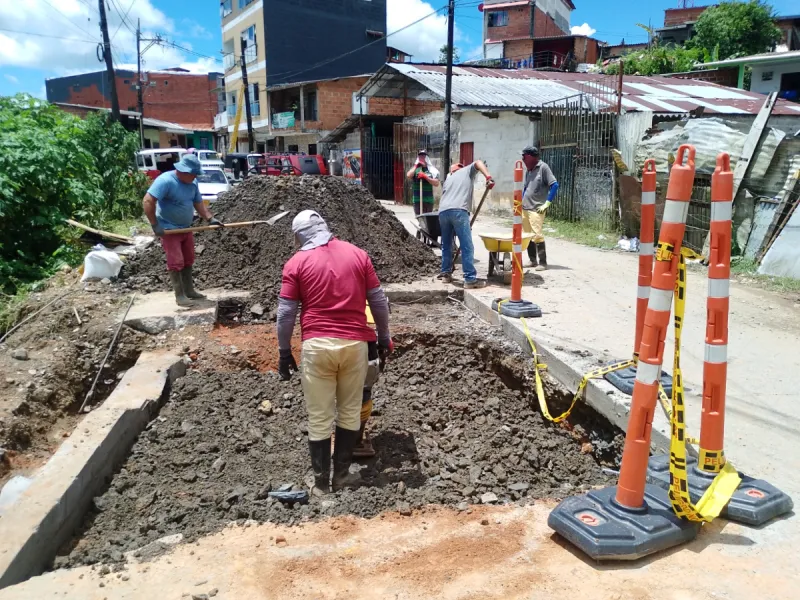 Intervención en el puente de la salida, se encontraba fracturada diferentes tramos, se hizo la corrección con el propósito de evitar posibles accidentes y hechos lamentables.