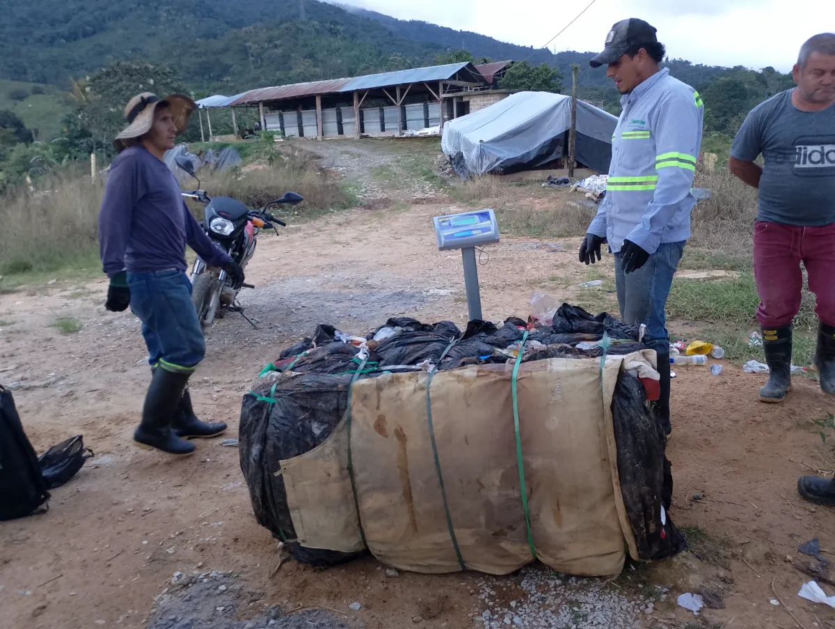 Estamos prensando los residuos inservibles que llegan al relleno